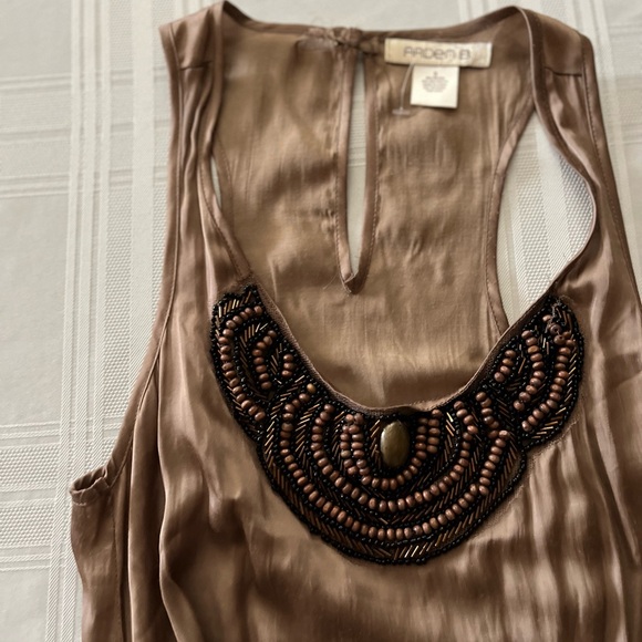 Arden 8 women sleeves less silk long top with beads around neck line. Size S. - Picture 5 of 5